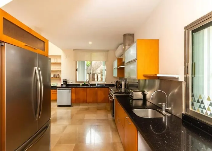 Luxury Spacious 5 Bedroom *