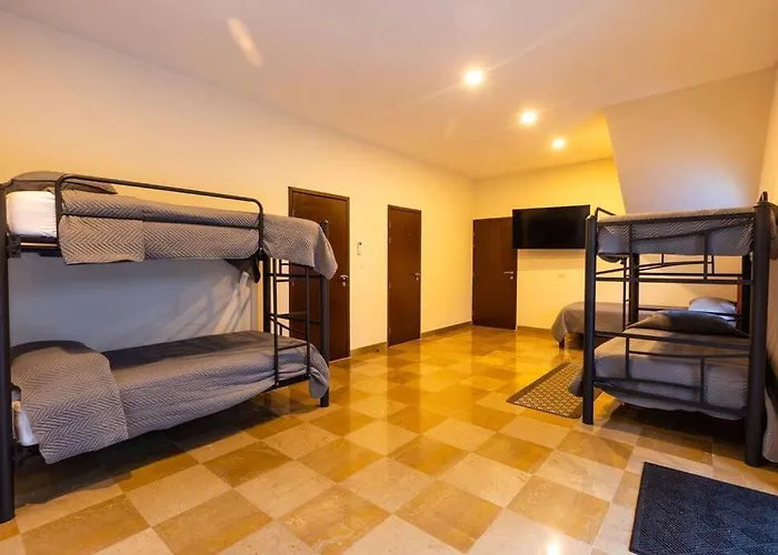 Luxury Spacious 5 Bedroom Villa *